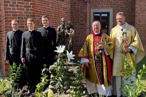 11-voti-perpetui-nel-seminario-msfD80BB59D-3019-E061-F970-43BF98408CD0.jpg