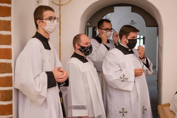 35-swiecenia-diakonatu-i-prezbiteratu4A4E20BF-9922-F739-DD62-70DED1142E34.jpg