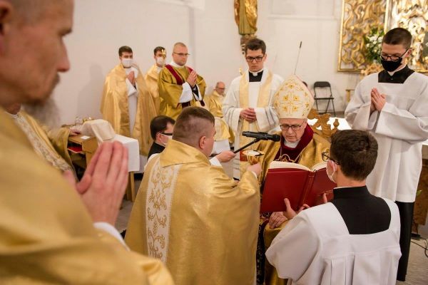 44-swiecenia-diakonatu-i-prezbiteratuDD5BFD96-507D-EC59-ADC7-A3CB530D3046.jpg